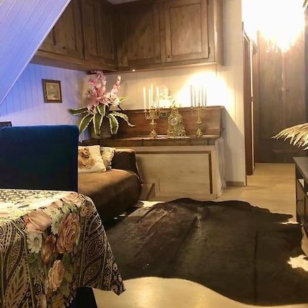 Petite Maison In Centro A クールマイユール エクステリア 写真